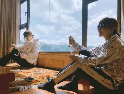 48岁薛佳凝晒出家居照，仅“一佛堂〞就圈粉无数，那叫一个高级！