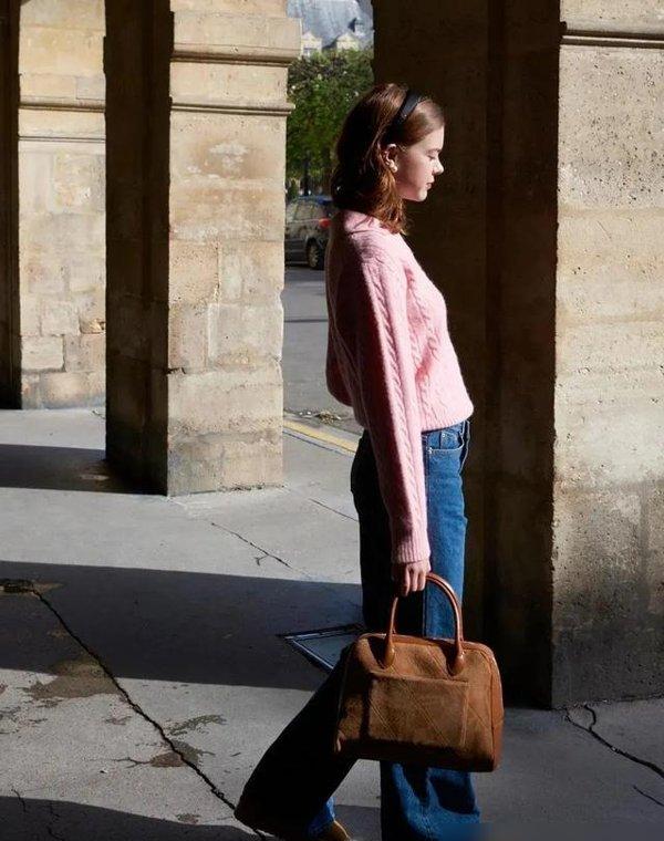 “牛仔裤+雪地靴”今年冬天太火了，谁穿都美