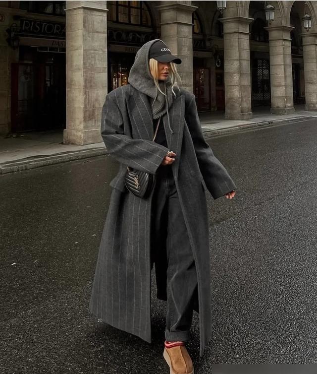 “牛仔裤+雪地靴”今年冬天太火了，谁穿都美