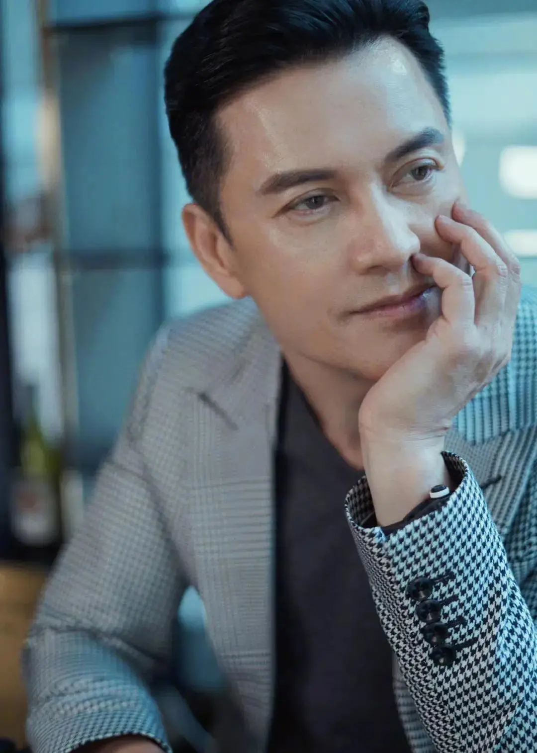 吕良伟：三婚娶小15岁富婆，47岁生一子，现在他还好吗？