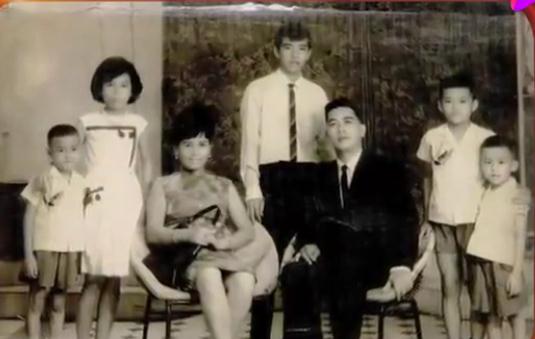 三婚的吕良伟，老婆个个貌美如花，64岁身材健美，私人飞机随便耍