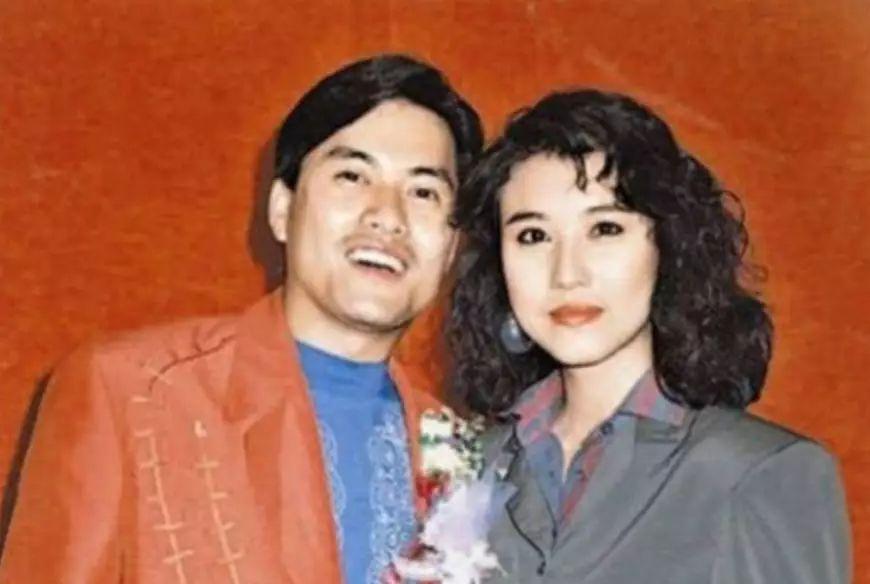 三婚的吕良伟，老婆个个貌美如花，64岁身材健美，私人飞机随便耍