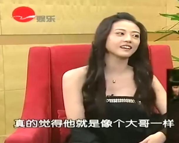 三婚的吕良伟，老婆个个貌美如花，64岁身材健美，私人飞机随便耍