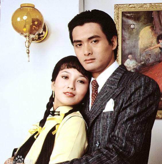 三婚的吕良伟，老婆个个貌美如花，64岁身材健美，私人飞机随便耍