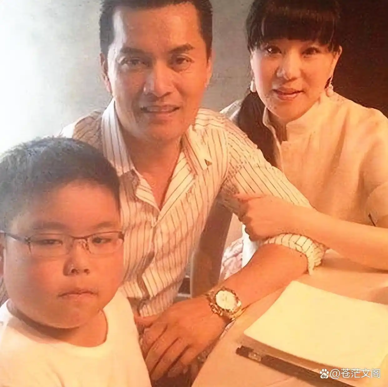 “冻龄男神”吕良伟：一婚周海媚，二婚邝美云，三婚娶贵州富婆