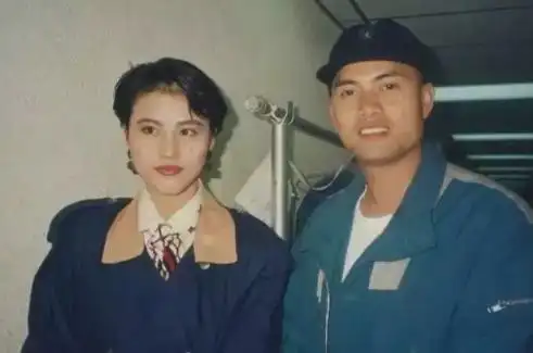 63岁吕良伟，娶3任妻子都是尤物，现身价过亿，只因娶了个好老婆