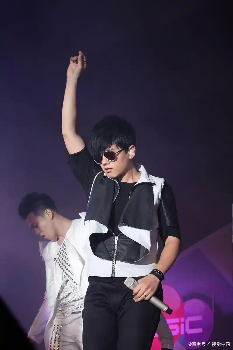 回溯星光起点：张杰与那一届快男的璀璨之旅