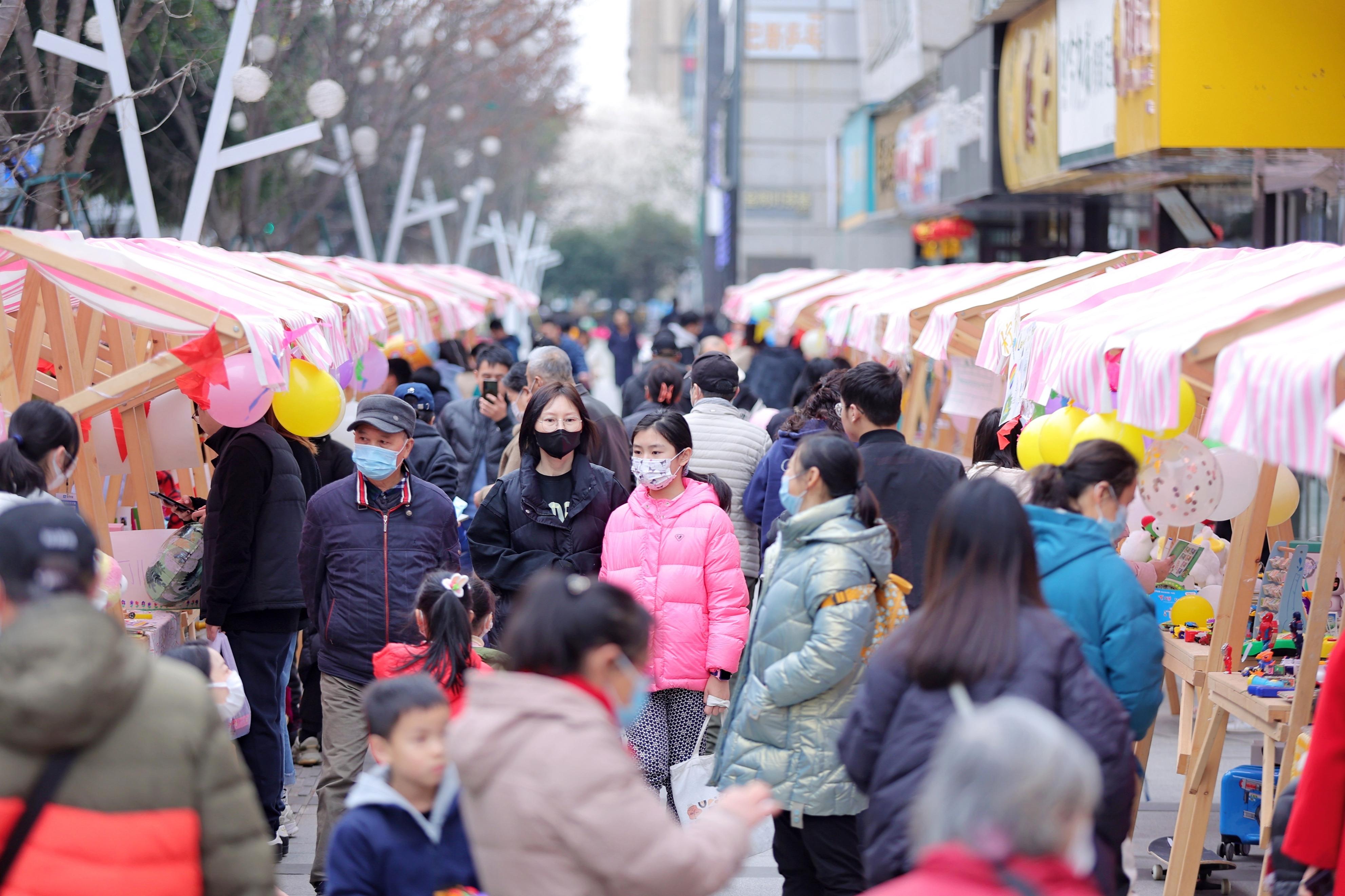 共建文明城市，锦城社区跳蚤市场开业啦！