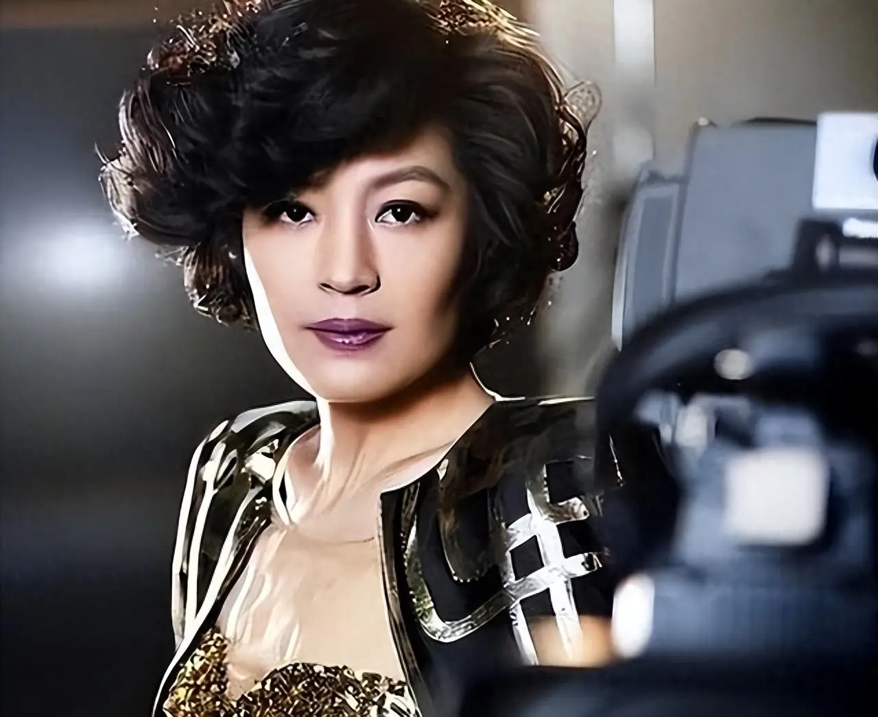 演都不演了:李咏美国下葬7年后,妻子哈文还是走上了姜昆的老路