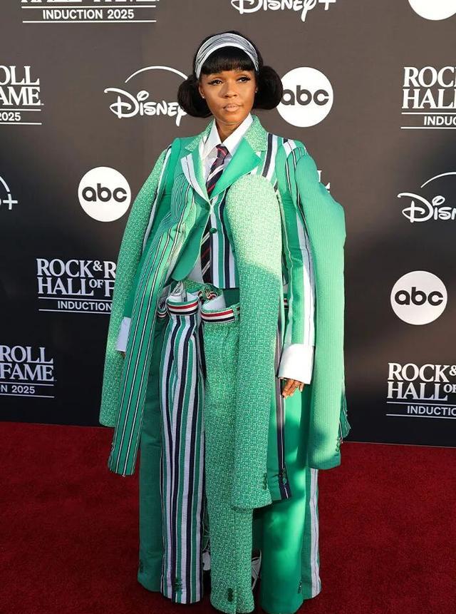 看不懂但大受震撼！15位明星的红毯造型，让网友集体迷惑