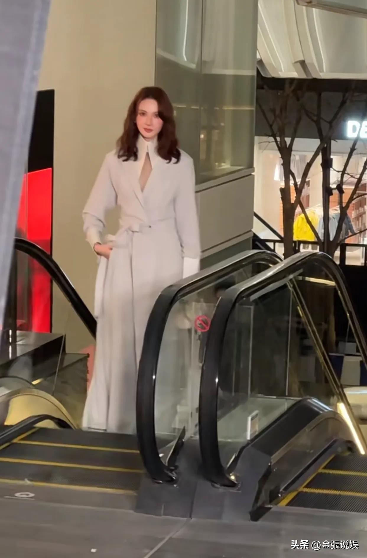 LV红毯太真实！巩俐让C位，金晨嘴歪，宋茜褶多，钟楚曦一脸男相