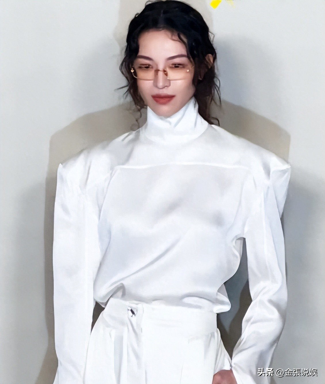 LV红毯太真实！巩俐让C位，金晨嘴歪，宋茜褶多，钟楚曦一脸男相