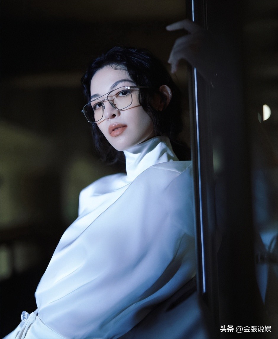 LV红毯太真实！巩俐让C位，金晨嘴歪，宋茜褶多，钟楚曦一脸男相