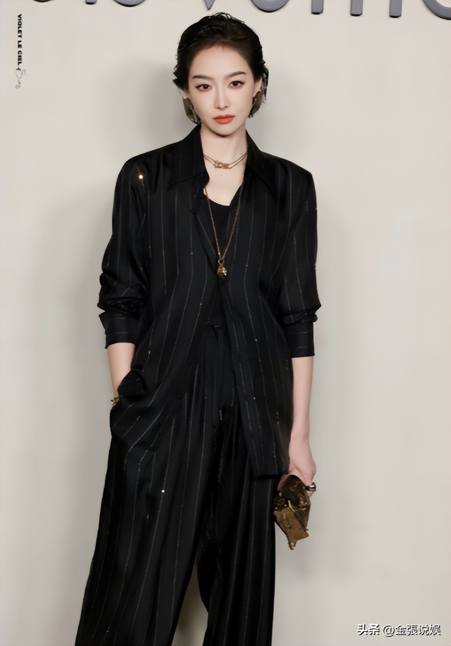 LV红毯太真实！巩俐让C位，金晨嘴歪，宋茜褶多，钟楚曦一脸男相