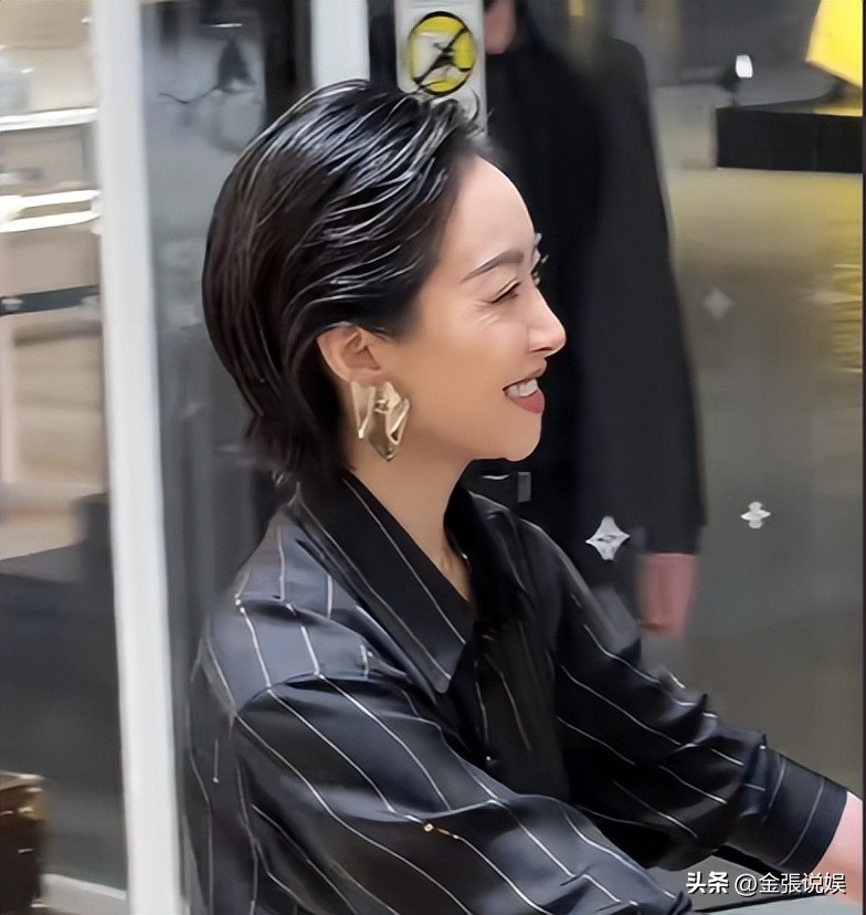 LV红毯太真实！巩俐让C位，金晨嘴歪，宋茜褶多，钟楚曦一脸男相