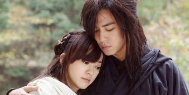 “一剪没”事件后，让杨颖夫妇吃瘪背锅，公开向贾静雯老公认亲