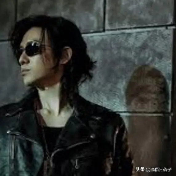 46岁陈楚河曝现状！脸圆润有小肚子和女伴打球被拍，太子变大叔？