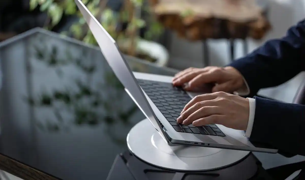 电脑下面的显示栏没有了怎么弄？Windows 10系统教你轻松恢复！