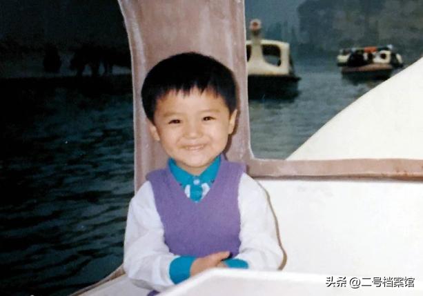 继离去的大S之后，35岁瘦脱相的鹿晗，再次给不少人提了个醒