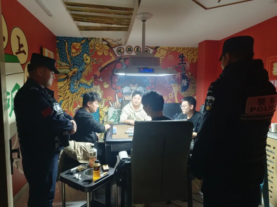 四师公安“夜查+服务”双在线！夜间出门超放心～