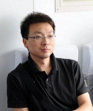 他是电视著名主持人,与妻子恩爱相处19年,今没有儿女令人遗憾