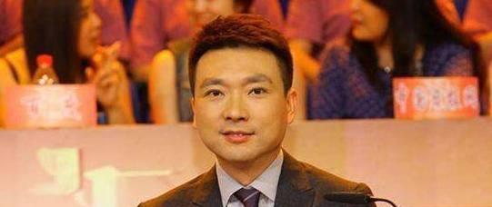 他是电视著名主持人,与妻子恩爱相处19年,今没有儿女令人遗憾