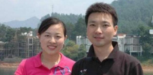 他是电视著名主持人,与妻子恩爱相处19年,今没有儿女令人遗憾