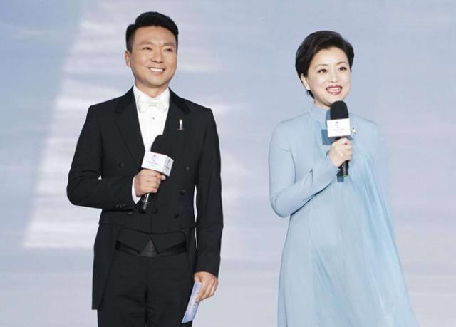 他是电视著名主持人,与妻子恩爱相处19年,今没有儿女令人遗憾