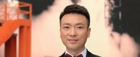 他是电视著名主持人,与妻子恩爱相处19年,今没有儿女令人遗憾