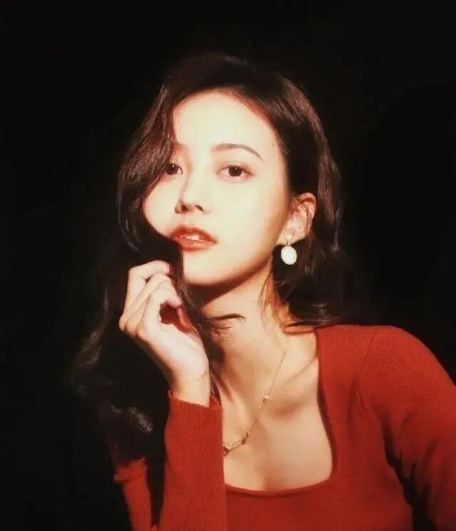 女人40岁后,别再剪短发了!今夏流行这4种发型,减龄显气质