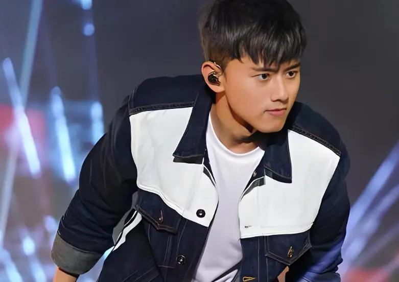 这次官媒“点评”张杰，暴露真实境遇，他与王宝强同遭困境