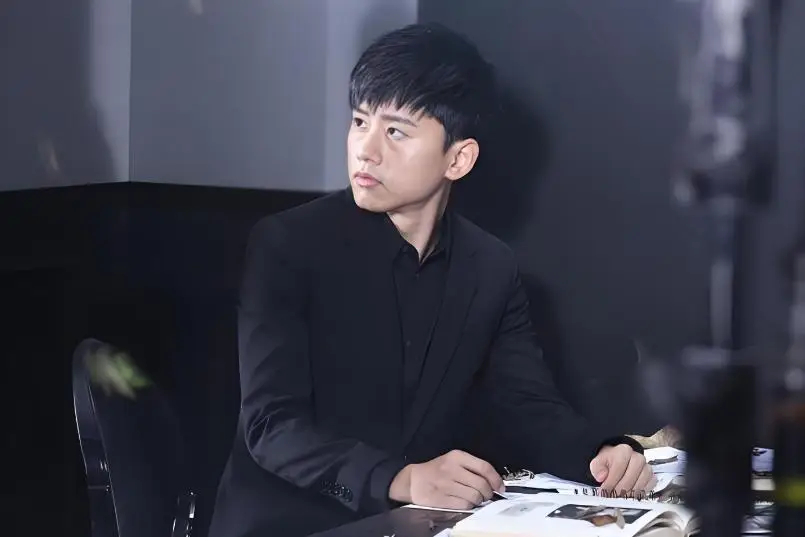 这次官媒“点评”张杰，暴露真实境遇，他与王宝强同遭困境