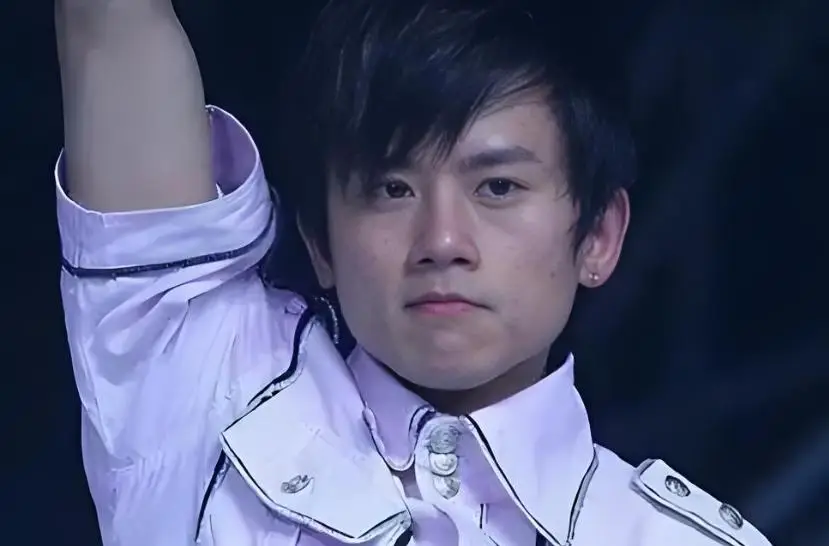 这次官媒“点评”张杰，暴露真实境遇，他与王宝强同遭困境