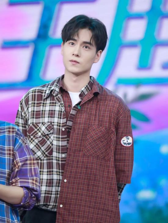 华晨宇吴亦凡绝美“撩发杀” 男生发型A爆指南