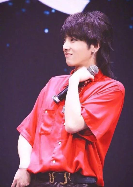 华晨宇吴亦凡绝美“撩发杀” 男生发型A爆指南