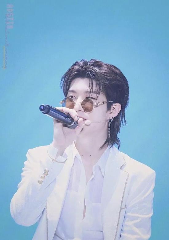 华晨宇吴亦凡绝美“撩发杀” 男生发型A爆指南