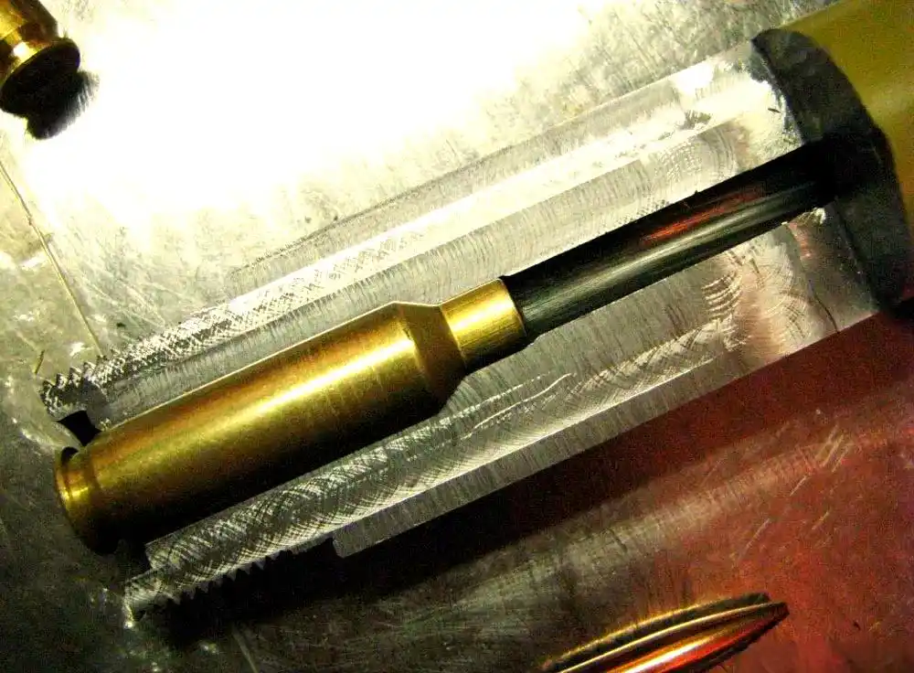 现代弹药设计的突破与创新：远射程的实现