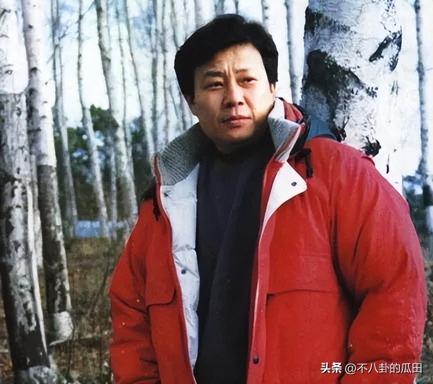 一妻一妾、5个儿女、68岁“视帝”寇世勋，晚年竟还有贤妻在侧