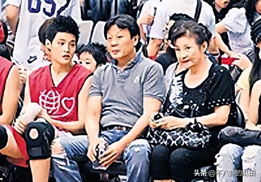 一妻一妾、5个儿女、68岁“视帝”寇世勋，晚年竟还有贤妻在侧