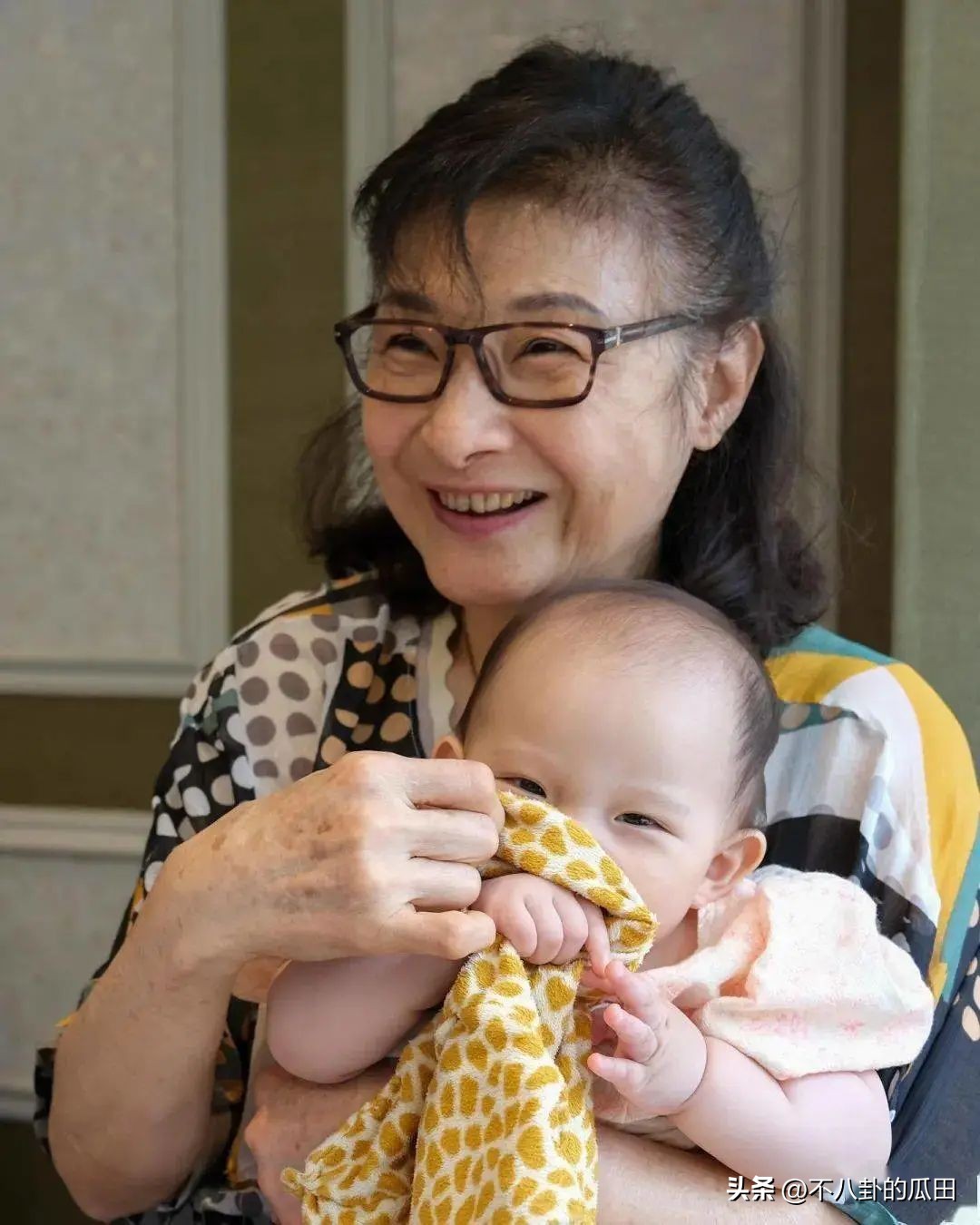 一妻一妾、5个儿女、68岁“视帝”寇世勋，晚年竟还有贤妻在侧