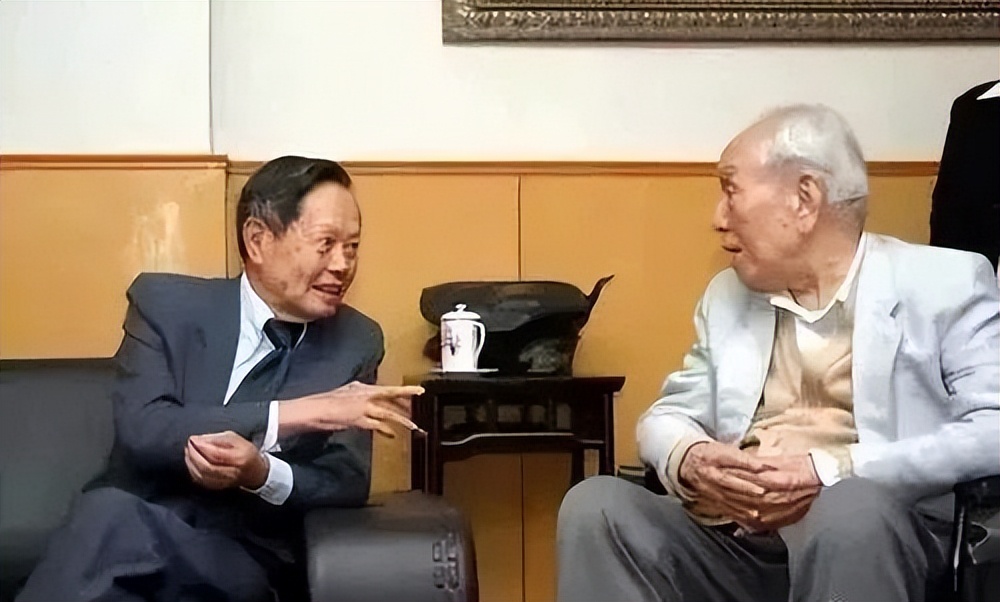 杨振宁去世：父亲清华教师，妹妹复旦毕业，两个弟弟北大交大毕业