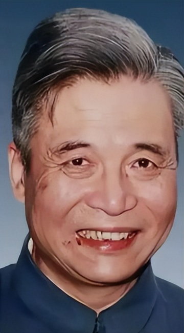 杨振宁三次拒绝父亲回国邀请，父亲抱憾离世，杨振宁一直耿耿于怀