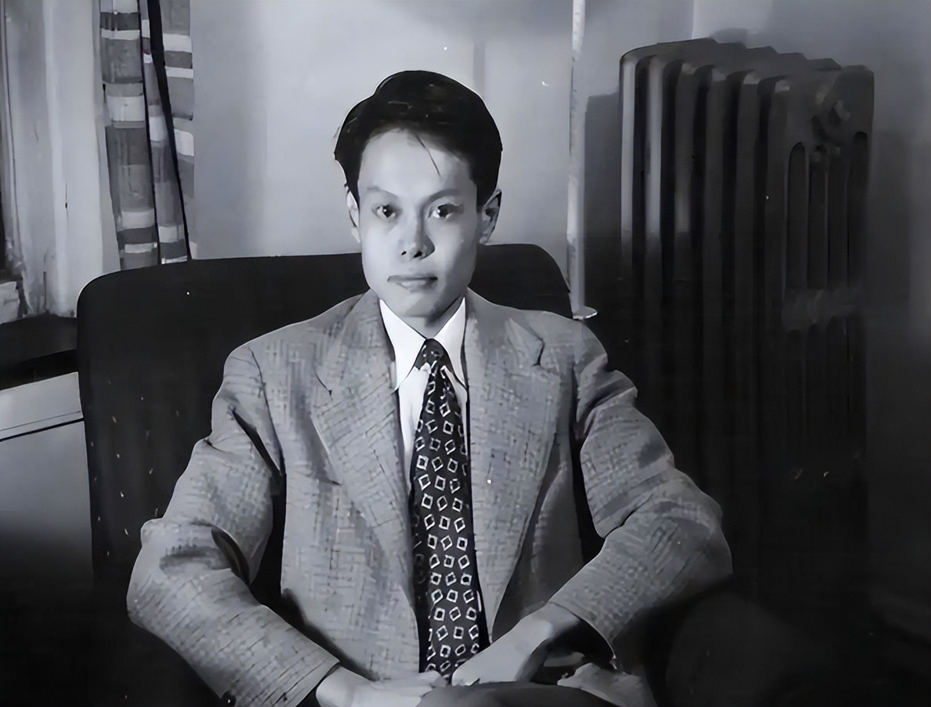 杨振宁三次拒绝父亲回国邀请，父亲抱憾离世，杨振宁一直耿耿于怀