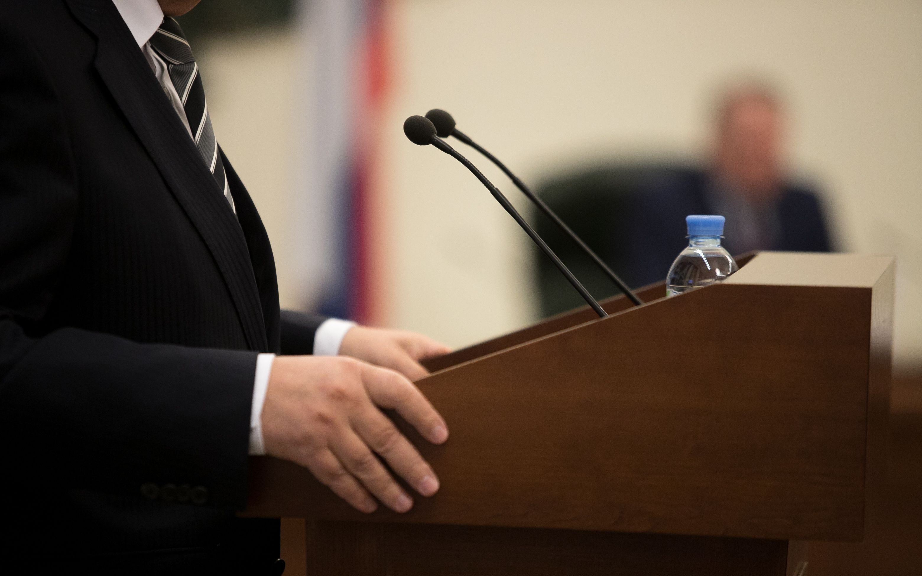 新闻8点见丨多地公布新闻发言人及新闻发布机构电话，都能打通吗？