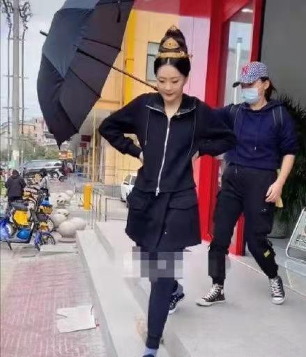 “晴格格”王艳：22岁嫁大11岁富豪，被小8岁继子打被亲儿子辱说