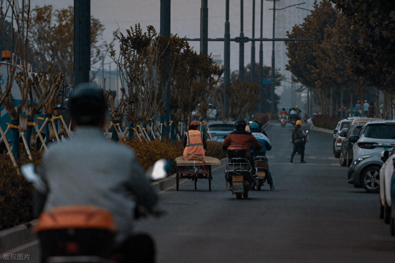 目前大环境下，普通人的“出路”在哪里？