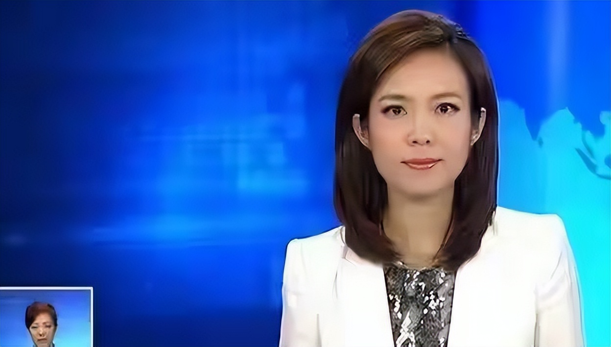 为什么新闻联播主持人从不低头念稿，他们全背下来了吗？涨知识了