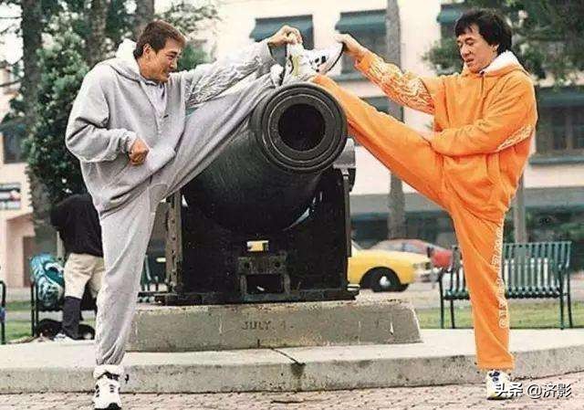 《新警察故事》里开头成炮灰的9个警员,原来个个都来头不小