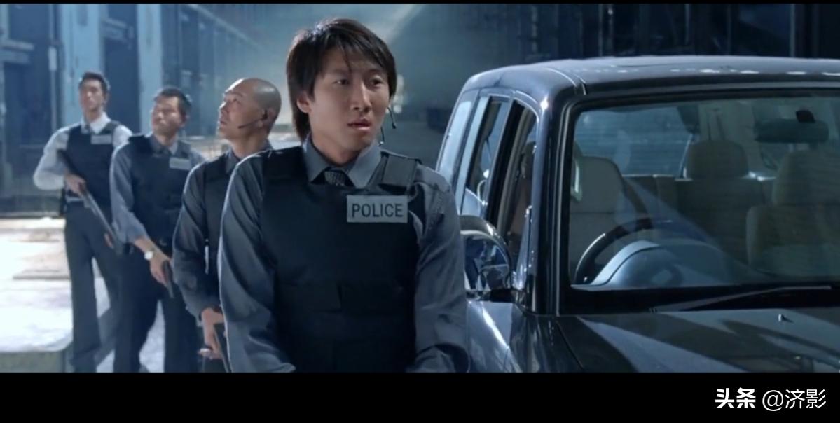 《新警察故事》里开头成炮灰的9个警员,原来个个都来头不小