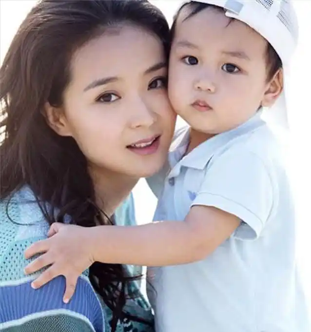 “晴格格”王艳为何巅峰退圈?只因丈夫王志才,在北京紫禁城隔壁给她盖了座“皇宫”